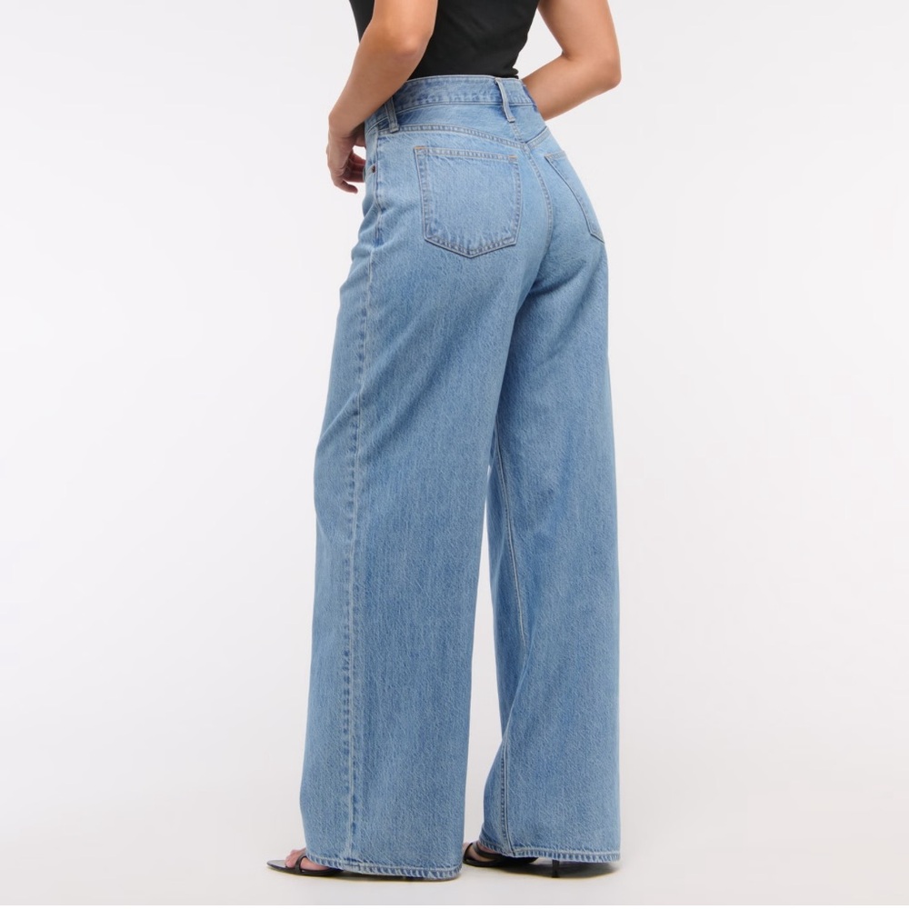 Abercrombie & Fitch High-Rise Wide Leg Light Blue Jeans - Picture 5 of 5